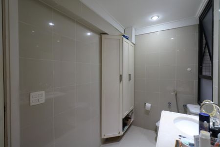 Apartamento à venda com 400m², 5 quartos e 4 vagas Apartamento à venda com 400m², 5 quartos e 4 vagasBanheiro da Suíte 4