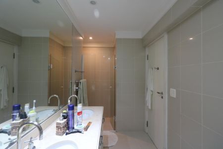 Apartamento à venda com 400m², 5 quartos e 4 vagas Apartamento à venda com 400m², 5 quartos e 4 vagasBanheiro da Suíte 4