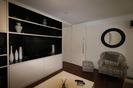 Apartamento à venda com 400m², 5 quartos e 4 vagas Apartamento à venda com 400m², 5 quartos e 4 vagasSala de TV