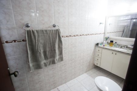 Casa à venda com 127m², 3 quartos e 2 vagasBanheiro da Suíte