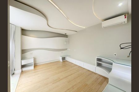 Apartamento para alugar com 243m², 3 quartos e 4 vagasFoto 01