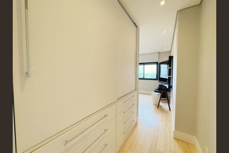 Apartamento para alugar com 243m², 3 quartos e 4 vagasFoto 01