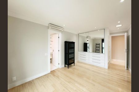 Apartamento para alugar com 243m², 3 quartos e 4 vagasFoto 01