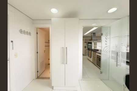 Apartamento para alugar com 243m², 3 quartos e 4 vagasFoto 01