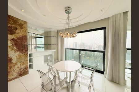 Apartamento para alugar com 243m², 3 quartos e 4 vagasFoto 01