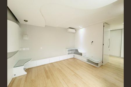 Apartamento para alugar com 243m², 3 quartos e 4 vagasFoto 01