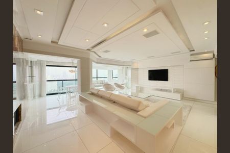 Apartamento para alugar com 243m², 3 quartos e 4 vagasFoto 01
