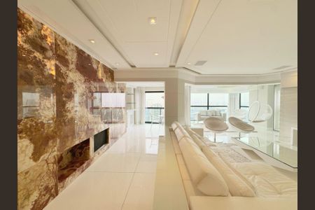 Apartamento para alugar com 243m², 3 quartos e 4 vagasFoto 01
