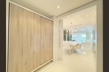 Apartamento para alugar com 243m², 3 quartos e 4 vagasFoto 01
