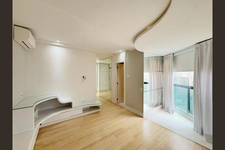 Apartamento para alugar com 243m², 3 quartos e 4 vagasFoto 01