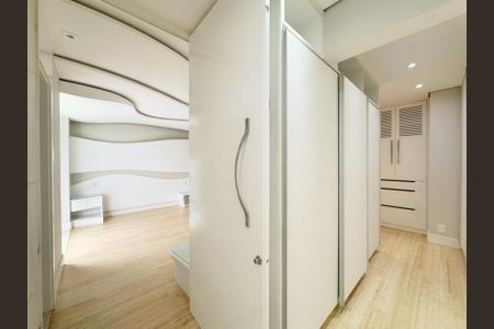 Apartamento para alugar com 243m², 3 quartos e 4 vagasFoto 01