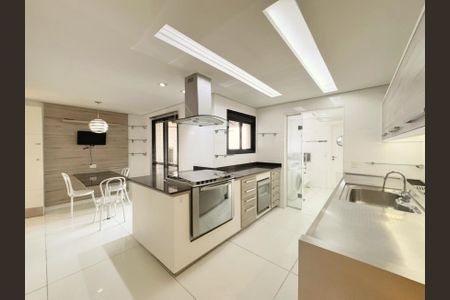 Apartamento para alugar com 243m², 3 quartos e 4 vagasFoto 01