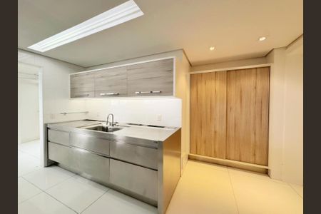 Apartamento para alugar com 243m², 3 quartos e 4 vagasFoto 01