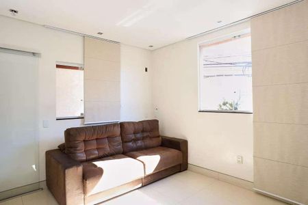 Casa à venda com 3 quartos, 217m² em Santa Efigênia, Belo Horizonte