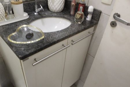 Apartamento à venda com 60m², 2 quartos e 1 vagaBanheiro Social