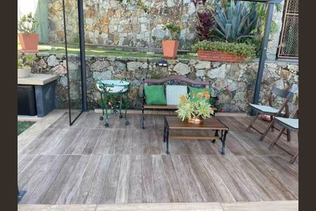 Casa de condomínio para alugar com 130m², 3 quartos e 2 vagas