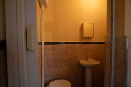 Casa para alugar com 35m², 1 quarto e sem vaga Casa para alugar com 35m², 1 quarto e sem vagaBanheiro