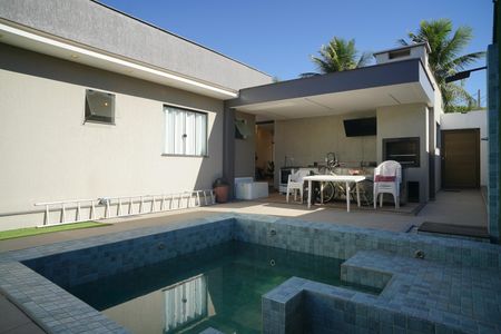 Casa de condomínio para alugar com 360m², 3 quartos e 5 vagas Casa de condomínio para alugar com 360m², 3 quartos e 5 vagasÁrea externa