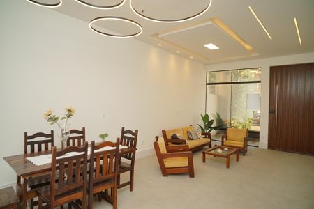 Casa de condomínio para alugar com 360m², 3 quartos e 5 vagas Casa de condomínio para alugar com 360m², 3 quartos e 5 vagasSala