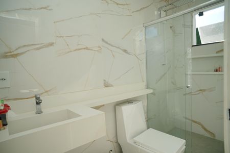 Casa de condomínio para alugar com 360m², 3 quartos e 5 vagas Casa de condomínio para alugar com 360m², 3 quartos e 5 vagasBanheiro do Quarto 2