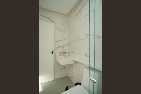 Casa de condomínio para alugar com 360m², 3 quartos e 5 vagas Casa de condomínio para alugar com 360m², 3 quartos e 5 vagasBanheiro do Quarto 2