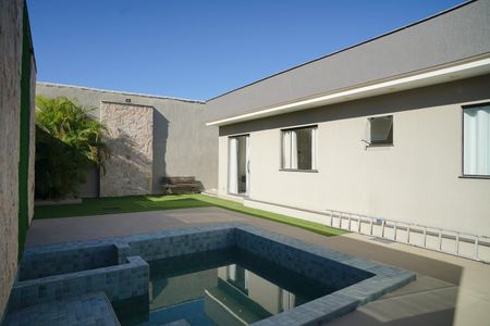 Casa de condomínio para alugar com 360m², 3 quartos e 5 vagas Casa de condomínio para alugar com 360m², 3 quartos e 5 vagasÁrea externa