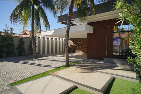 Casa de condomínio para alugar com 360m², 3 quartos e 5 vagas Casa de condomínio para alugar com 360m², 3 quartos e 5 vagasEntrada