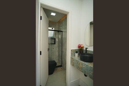 Casa de condomínio para alugar com 360m², 3 quartos e 5 vagas Casa de condomínio para alugar com 360m², 3 quartos e 5 vagasBanheiro