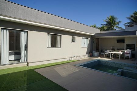 Casa de condomínio para alugar com 360m², 3 quartos e 5 vagas Casa de condomínio para alugar com 360m², 3 quartos e 5 vagasÁrea externa