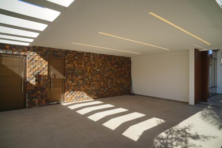 Garagem de casa de condomínio para alugar com 3 quartos, 360m² em Ponta Grossa, Maricá