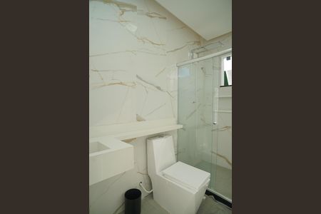Casa de condomínio para alugar com 360m², 3 quartos e 5 vagas Casa de condomínio para alugar com 360m², 3 quartos e 5 vagasBanheiro do Quarto 2