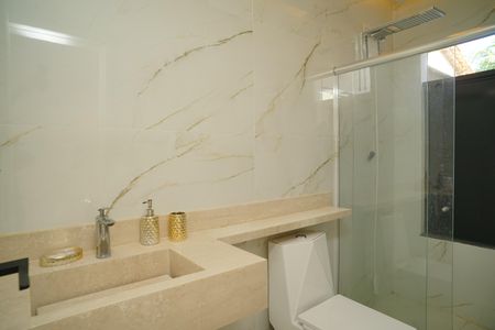 Casa de condomínio para alugar com 360m², 3 quartos e 5 vagas Casa de condomínio para alugar com 360m², 3 quartos e 5 vagasBanheiro do Quarto 3