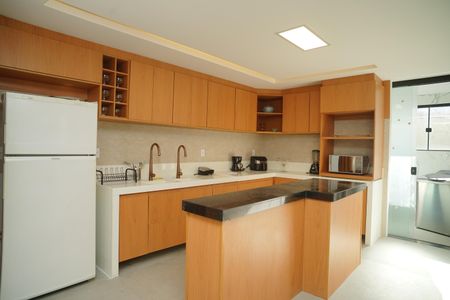 Cozinha de casa de condomínio para alugar com 3 quartos, 360m² em Ponta Grossa, Maricá