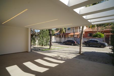 Casa de condomínio para alugar com 360m², 3 quartos e 5 vagas Casa de condomínio para alugar com 360m², 3 quartos e 5 vagasGaragem
