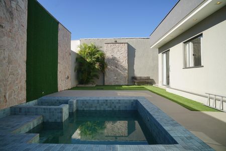 Casa de condomínio para alugar com 360m², 3 quartos e 5 vagas Casa de condomínio para alugar com 360m², 3 quartos e 5 vagasÁrea externa