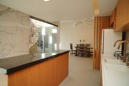 Casa de condomínio para alugar com 360m², 3 quartos e 5 vagas Casa de condomínio para alugar com 360m², 3 quartos e 5 vagasCozinha
