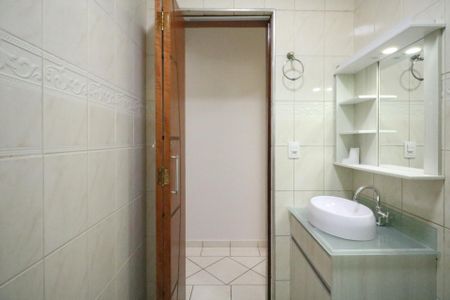 Apartamento à venda com 79m², 2 quartos e 1 vaga Apartamento à venda com 79m², 2 quartos e 1 vagaBanheiro