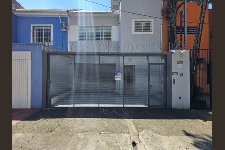 Casa à venda com 185m², 3 quartos e 2 vagasFachada