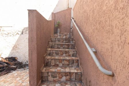 Casa à venda com 140m², 3 quartos e 3 vagasEscada