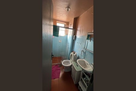 Banheiro de apartamento à venda com 2 quartos, 55m² em Santo Antônio, Porto Alegre