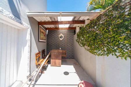 Casa à venda com 200m², 1 quarto e sem vaga Casa à venda com 200m², 1 quarto e sem vagaJardim e Quintal