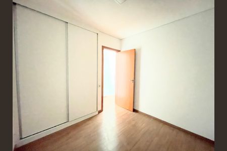 Apartamento à venda com 70m², 3 quartos e 2 vagasQuarto 2
