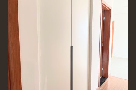 Apartamento à venda com 70m², 3 quartos e 2 vagasCorredor equipado com rouparia