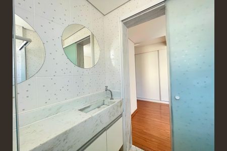 Apartamento à venda com 126m², 2 quartos e 2 vagasBanheiro suíte