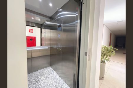 Apartamento à venda com 126m², 2 quartos e 2 vagasElevador