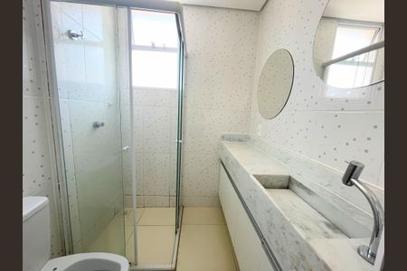 Apartamento à venda com 126m², 2 quartos e 2 vagasBanheiro suíte