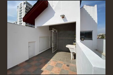 Casa para alugar com 320m², 7 quartos e 5 vagas Casa para alugar com 320m², 7 quartos e 5 vagasFachada