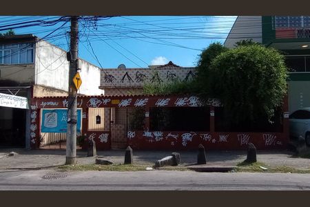 Casa à venda com 480m², 3 quartos e 3 vagas Casa à venda com 480m², 3 quartos e 3 vagasFachada