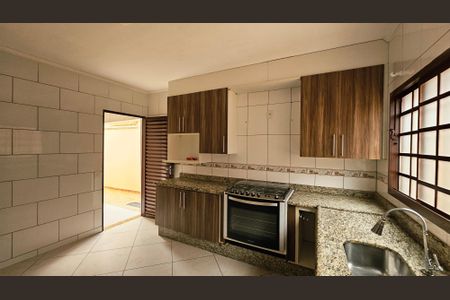 Casa para alugar com 175m², 3 quartos e 2 vagas