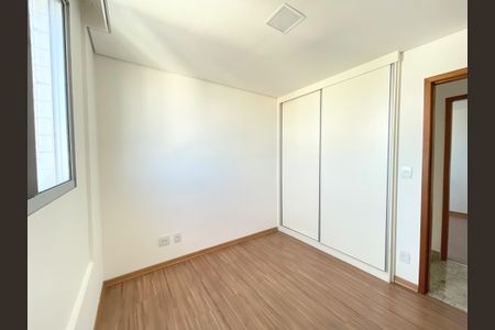 Apartamento à venda com 70m², 3 quartos e 2 vagasQuarto 2